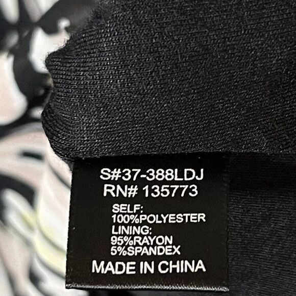 Women's Lightweight Off Shoulder Dress Size Medium - Picture 4 of 5